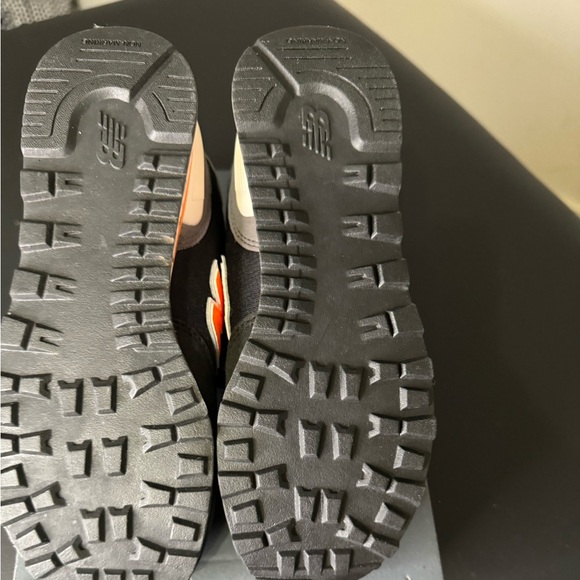 Brand New New Balance Kid Sneakers Size 1 - Picture 3 of 4